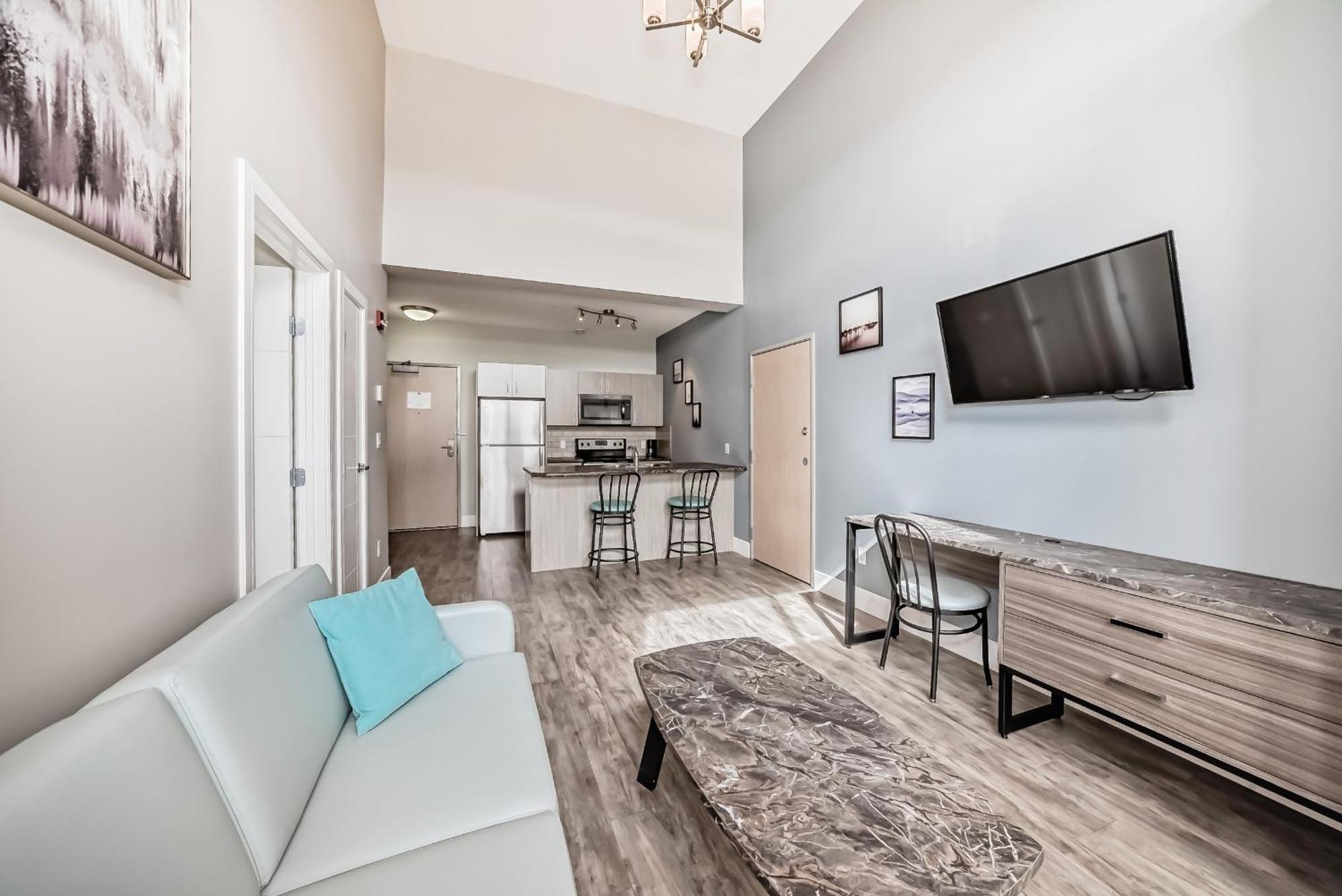 The Suites, * Penhold